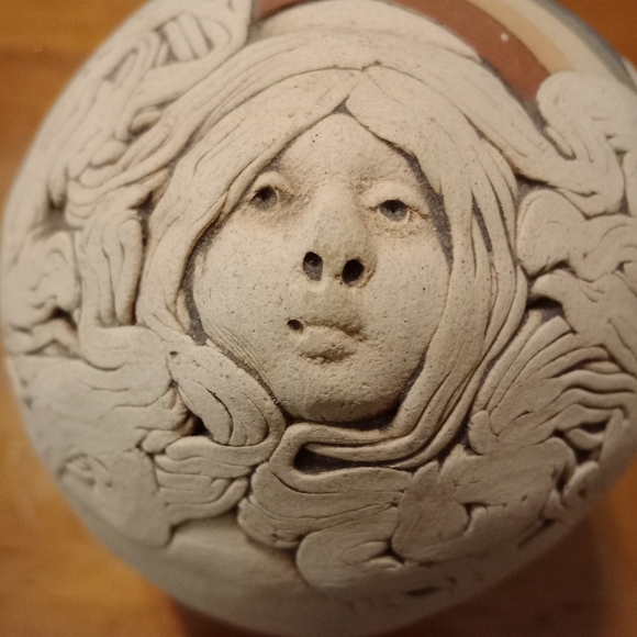 An art piece by tge artist Judeg Holdsworth. - Picture 3 of 14